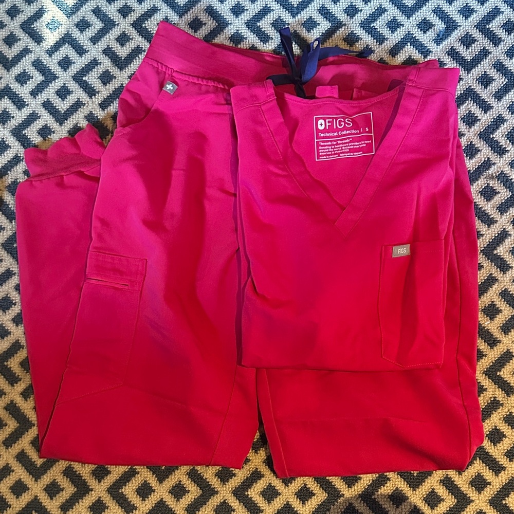 Figs Catalina top and Zamora joggers. Would sell separately.